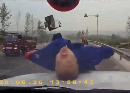 Dashcam Captures Brutal Head on Crash in Hebei