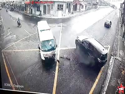 Toyota RAV4 vs Ambulance accident in Philippines