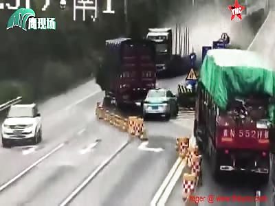 unlucky man open his truck door by accident and gets crushed by another truck  in Jiangsu 