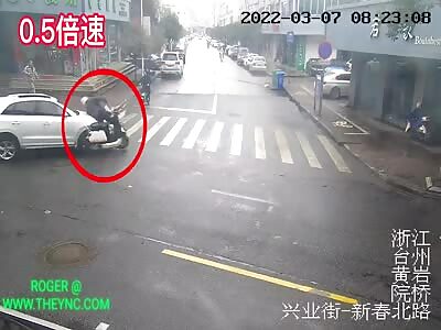 Bike collides into a car in Taizhou