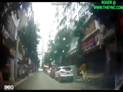 Car collied into mother and child in Guangdong