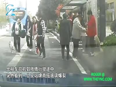 Bus stop glass fell onto some people in Henan