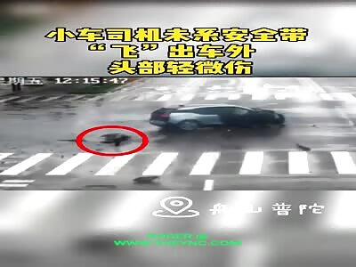 A man was ejected from his car in Zhoushan city