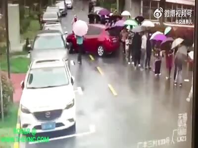U-turn accident people queuing for nucleic acid testing get crushed in Jiangsu