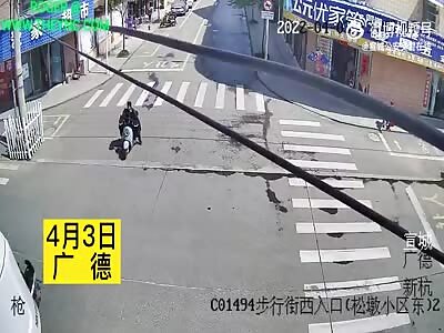 Motorcyclist collied into a car in Anhui