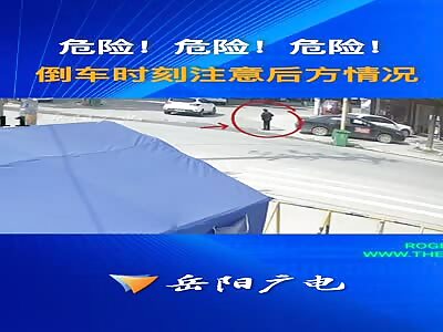 Mr.Liang gets dragged under a car in Hunan