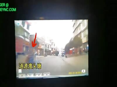 A child was hit by a car in Lianyuan City