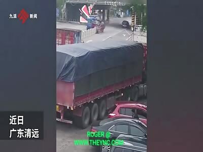 Man was ejected out of his  truck in Guangdong