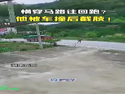 Stupid man was crushed by a truck in Linxiang City