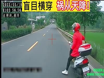Car crashed into motorcyclist in Leshan City