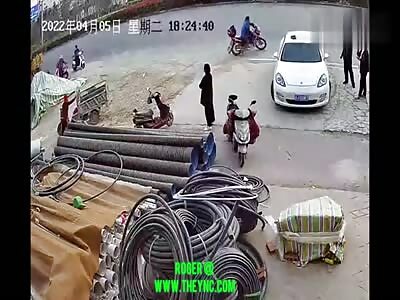 Electric bike crashed into a Truck in Xiaoxian County
