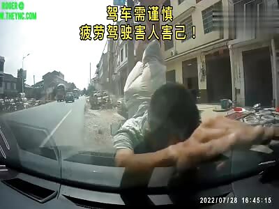 A car crashed into a Man in Qingshuping Town