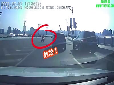 Car crashed In to a woman on her Three-wheeler in Jiangyang