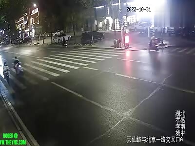 Electric bicycles collided into each other in Xiaogan City