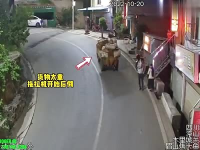 A tractor full of cargo crashed into man in Liangshan