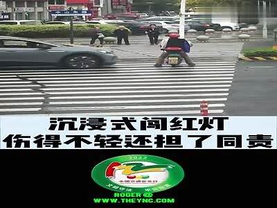 A car collided into Zhang electric bicycle in Yinzhou District 
