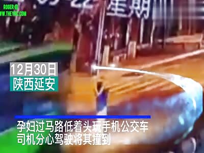 a pregnant woman was knocked down by a bus in Yan'an city