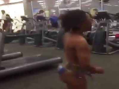  has meltdown, gets naked at gym