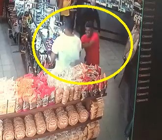 Man Stabs Random People Inside Supermarket 