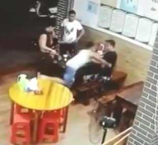 Man Gets mortal Stab in the Heart inside Restaurant