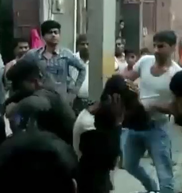 Thieves thrashed by public in Ghaziabad, Loni