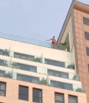 Man Commits Suicide By Jumping Off The Windsor California Hotel