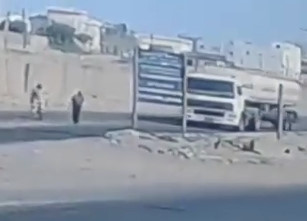 Elderly Man Commits Suicide in Front of Truck, Run Over and Crushed to Death