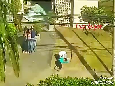 Moment When Female Hostage is Shot in Failed Police Action in Bolivia