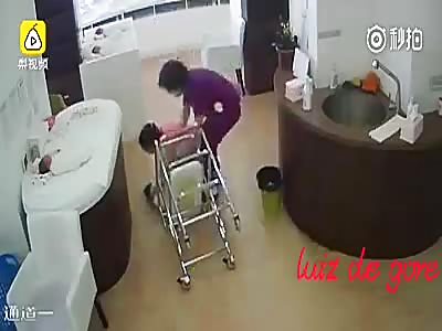 to play thrown a baby newborn