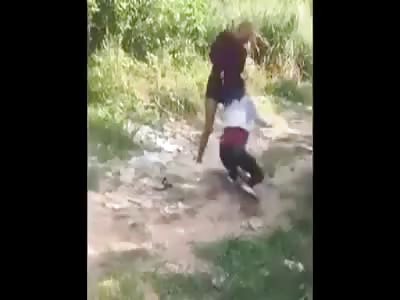 Lunatica gives brutal beating to girl