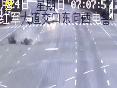 Motorcyclist crashed into another and dies.