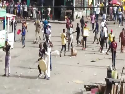 Crazy street fight between rival gangs