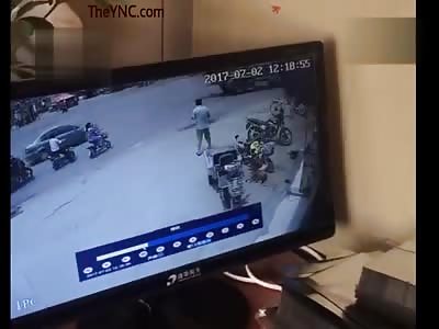 2 Motorcyclists crushed by a truck