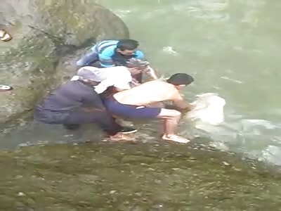 Mans corpse is pulled out of a river