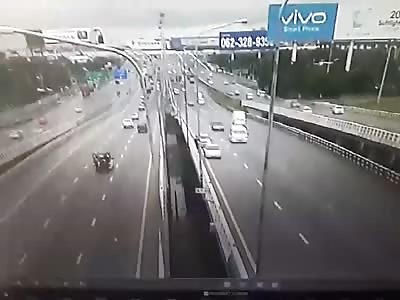 Minivan Kills Man Waiting at the Side of Motorway