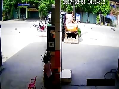 Motorcyclist Falls Then Gets Run Over by a Truck