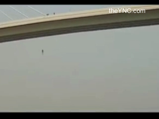 New Angle of Iraqi Youth Jumping to his Death from Bridge