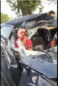 Man Agonizes in His Wrecked Car After Accident in Fortaleza