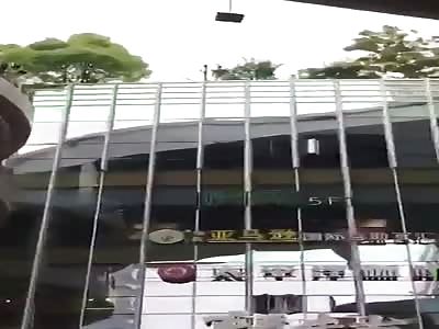 Chinese Man Jumps to His Death From The Top of a Mall in Nanjing