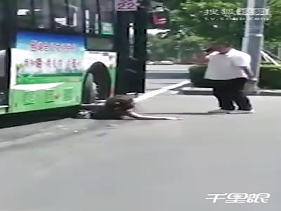 Chinese Woman Get Legs Crushed Under a Bus and Agonizes