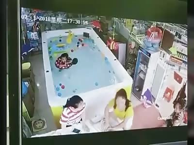 Kid Drowns in Swimming Pool While Parents Backs Are Turned
