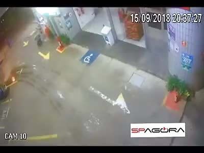 CCTV: Undercover Cop Gets Shot in Robbery