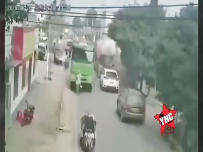 Ouch, die crushed by truck