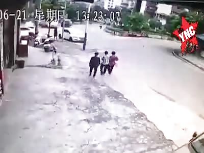 accident crushed by truck