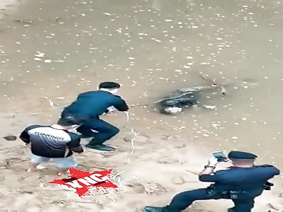 fishermen find a floating corpse