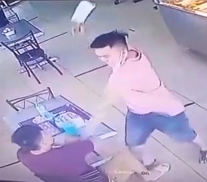 Fight in Restaurant, Attacked with Butcher Knife