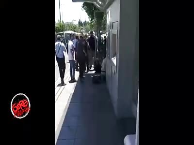 Police was attacked with a knife (full video)