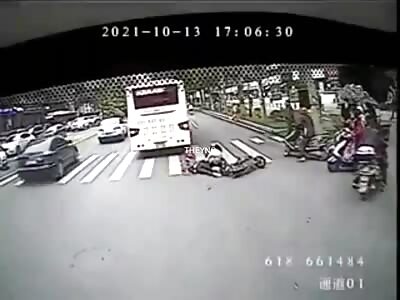 Motorcyclist gets crushed to death