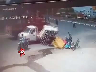Several people fall out of the van lol