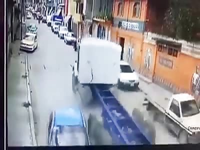truck without brakes causes strong accident